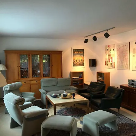 Escape '70s Design, Nature View & Central