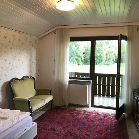 Escape '70s Design, Nature View & Central